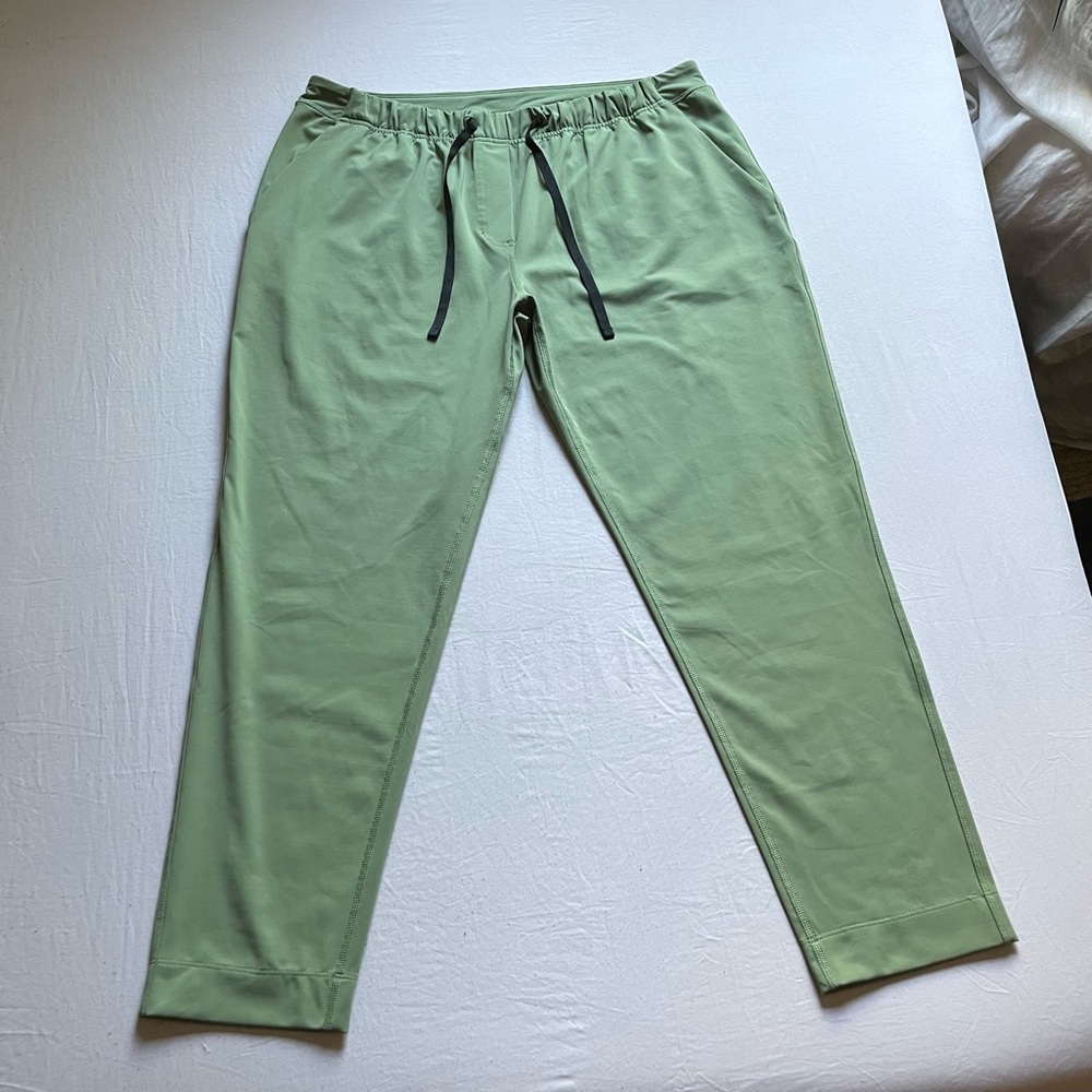 LULULEMON ATHLETICA sage green athletic active elastic drawstring waist pants